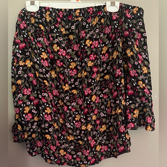 Old Navy Tops - OLD NAVY Size XXL, Off-the-shoulder, Black Floral Top With 3/4 Length Sleeves.